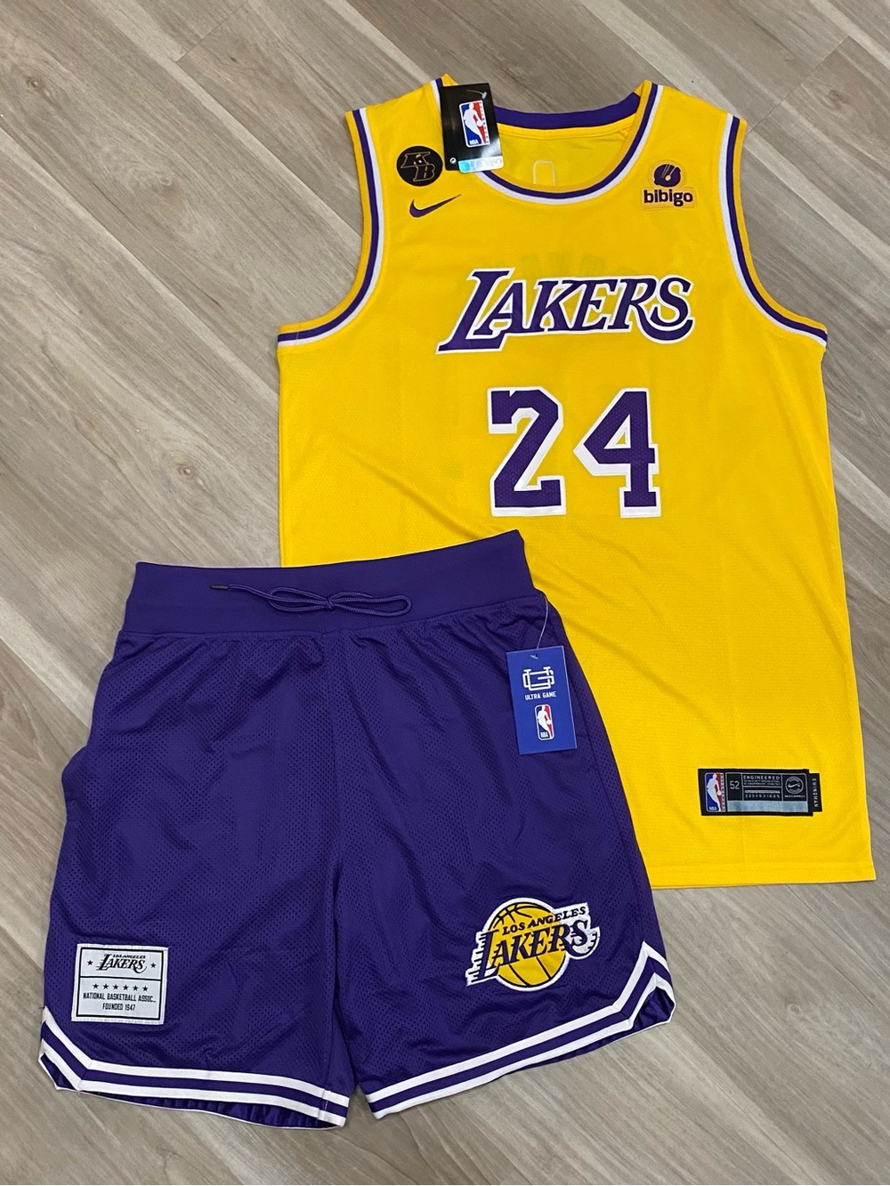 Nike LeBron James Lakers Jerseys #23 Mens Medium shorts 52 size jersey NWT